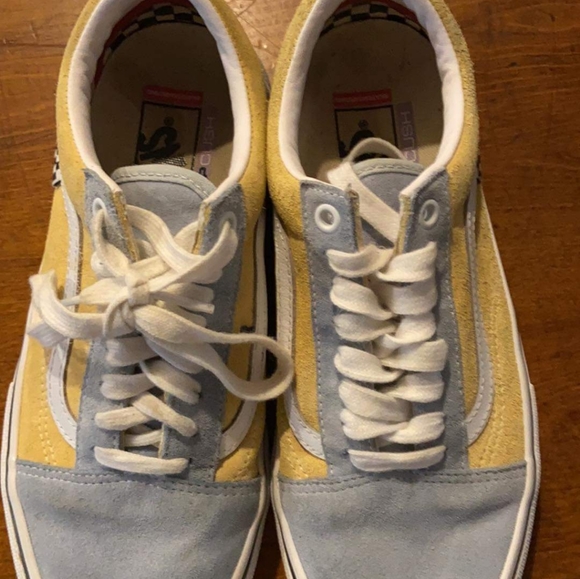 Vans lightly used shoes 8 mens/ 10 women - Picture 2 of 4